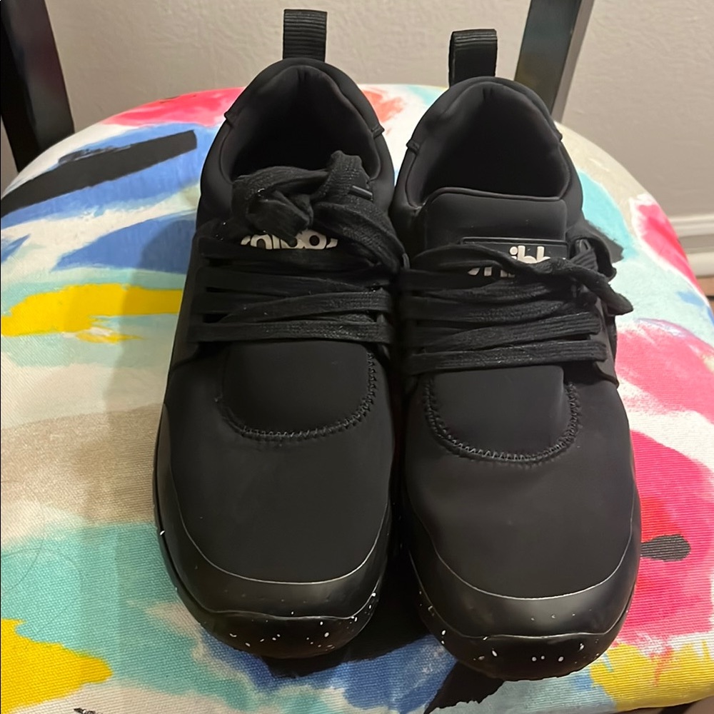 Men's Black Athletic Shoes